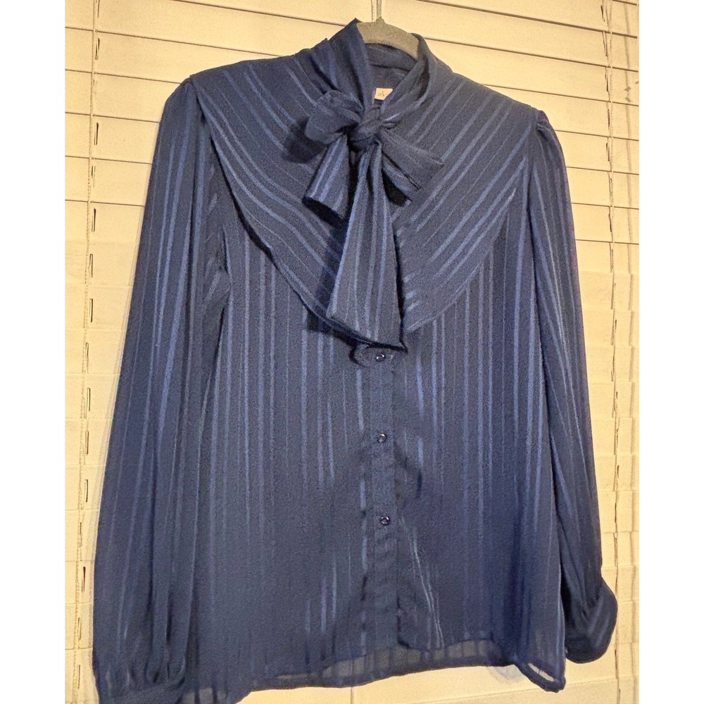 True vintage Blouseworks with‎ bow tie  blouse size 12